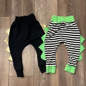 The Mini Classy Kids Dinosaur-Themed Black and Striped Pants / size 18-24 months